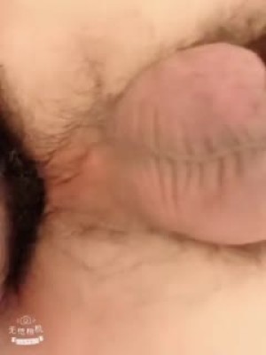 胸像傻瓜一样傻傻的，菊花塞了好一会大鸡巴才操起来！